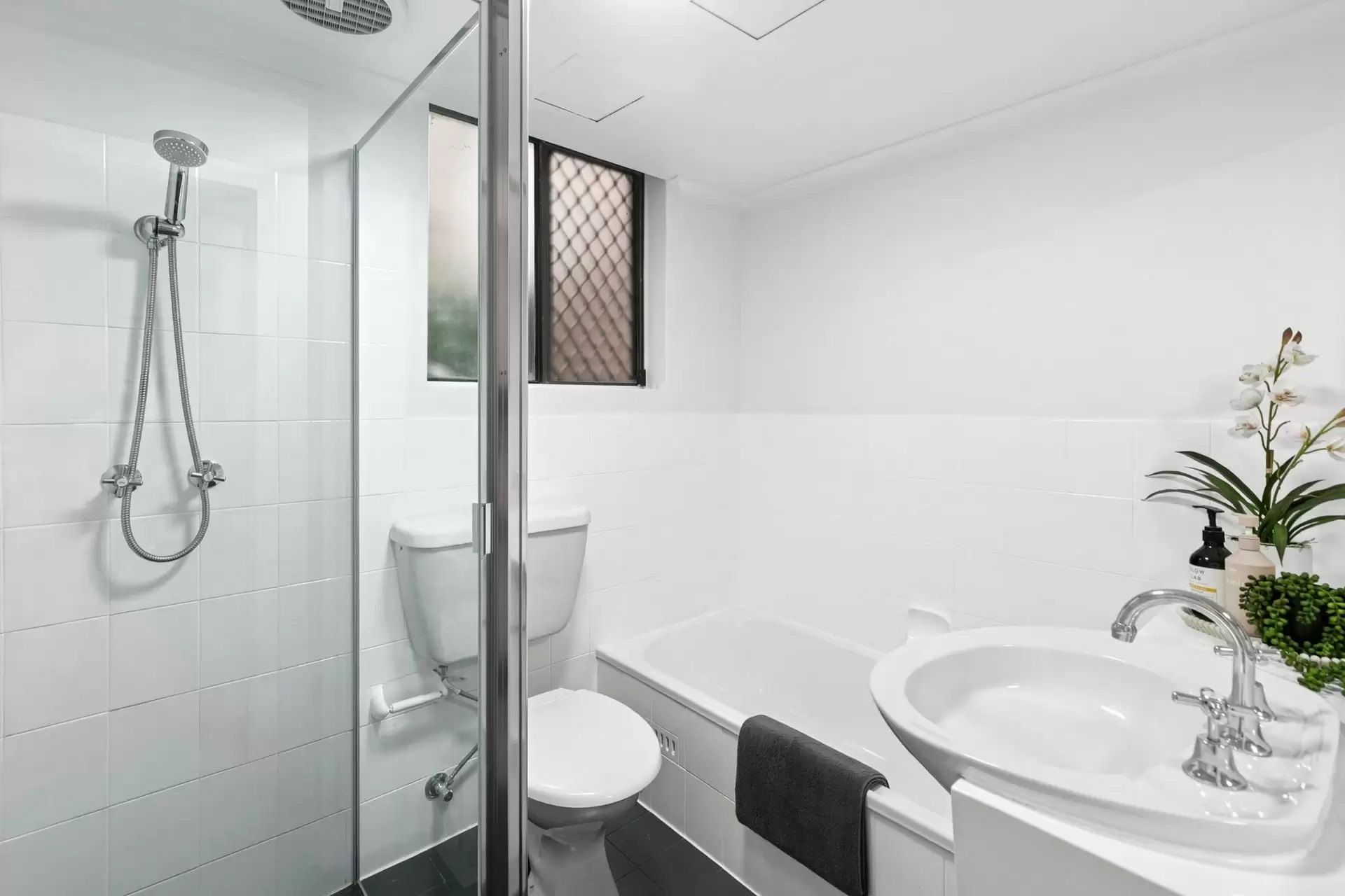 23/2 Parkes Road, Artarmon Sold by Shead Property - image 1