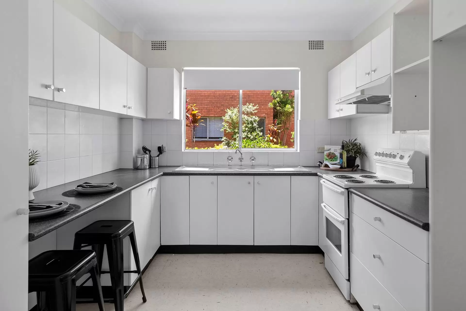 Willoughby Leased by Shead Property - image 1