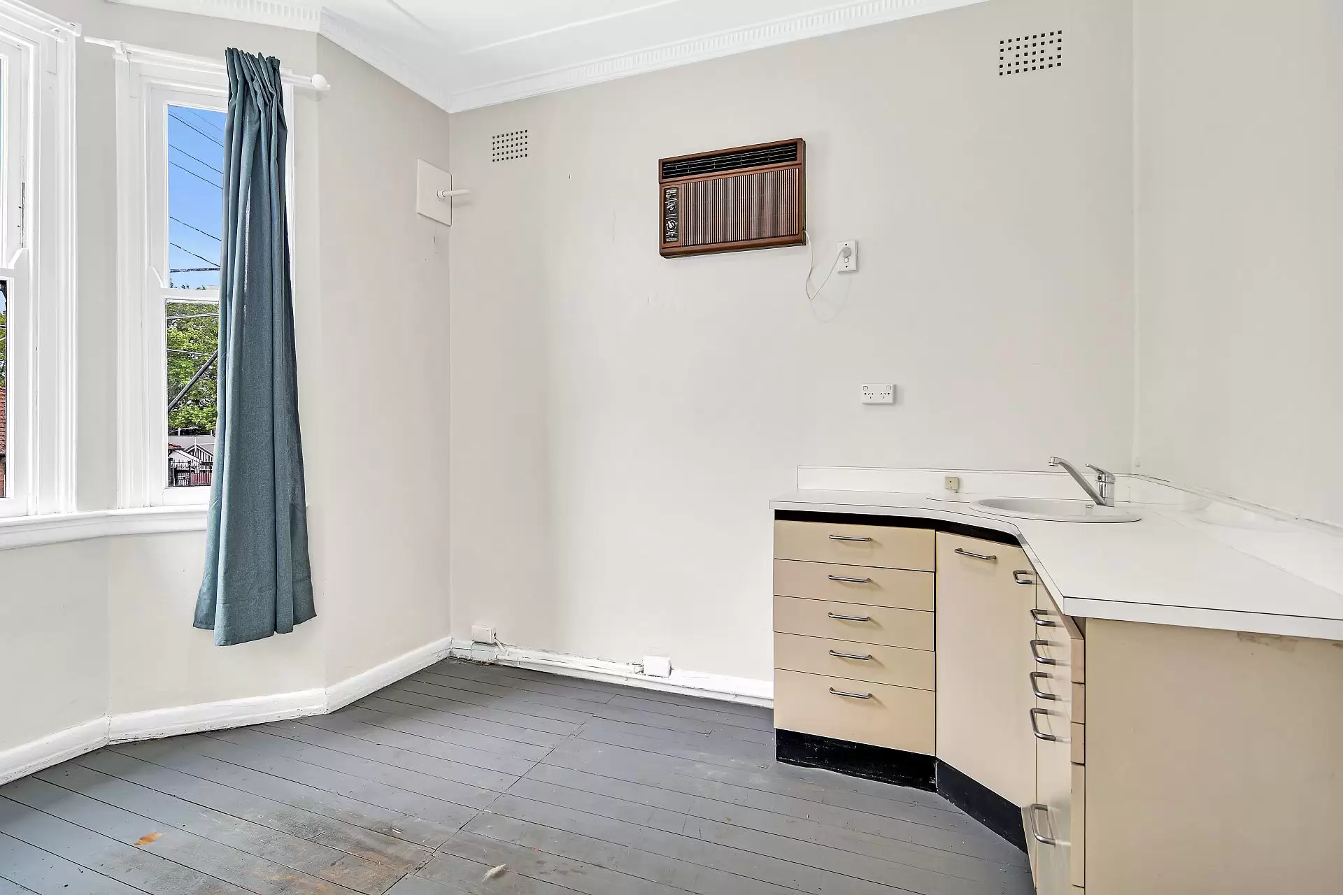 Roseville Leased by Shead Property - image 1